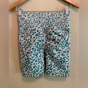 Hellat: High Rise Forest Green Seamless Scrunch Butt Activewear Shorts